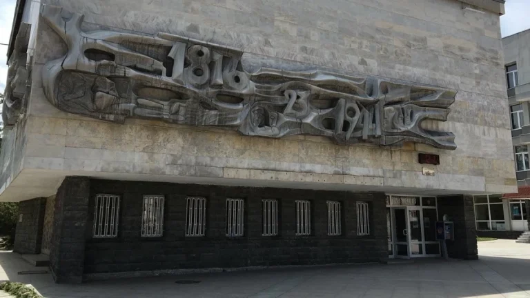 1200_history-museum-town-of-batak-wide-2