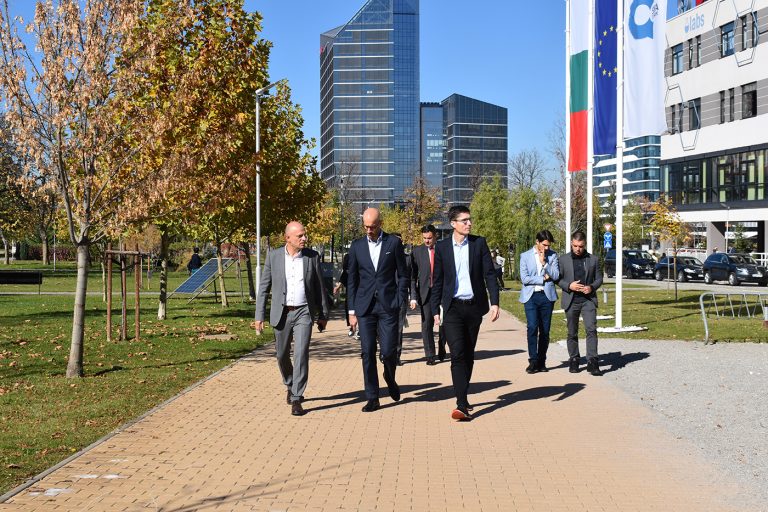 27-10-22-poseshtenie-adidas-4-1