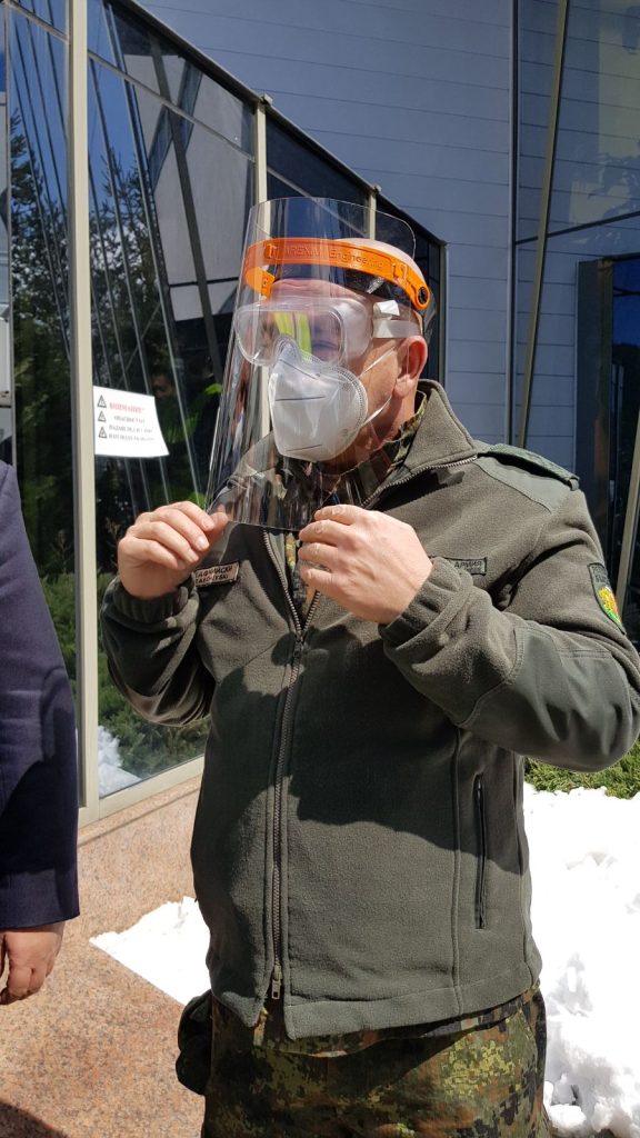 img-c915f5024c4ec47aed43d57f85399f59-v